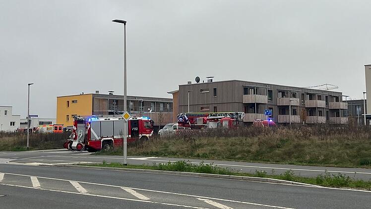 Erlangen: Passanten bemerken Feuer in Wohnung und schlagen Alarm - "von außen Flamme oder Rauch gesehen"