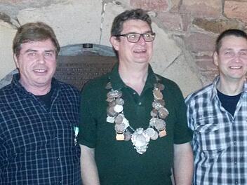 Zum Hohner Schützenkönig 2016 wurde Manfred Bauer proklamiert. Seine Ritter sind Andreas Pätzold und Albrecht Wendel. Foto: Nicolas Thoma