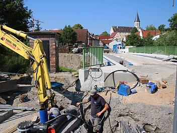Seit April wird an der Ludwigsbrücke gearbeitet. Die Bauarbeiten sollen im August abgeschlossen werden. Das ist rund einen Monat früher als ursprünglich geplant. Foto: Heike Beudert