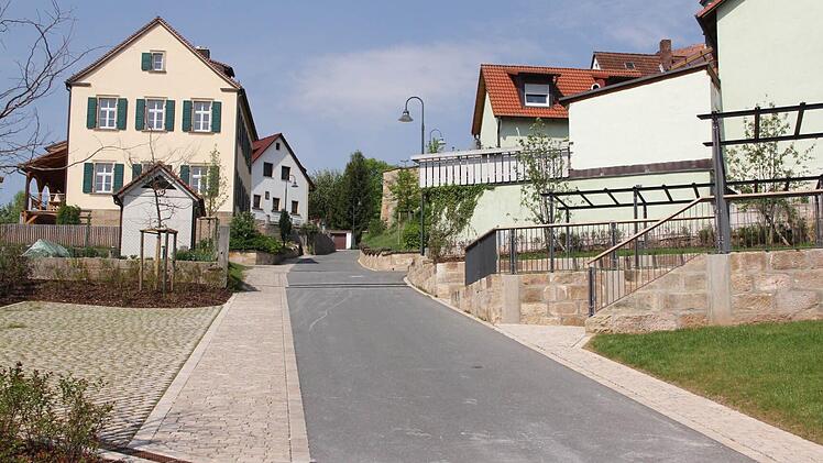 38 Ortslampen sollen in Obermerzbach und Gleusdorf, wie auch hier am Schulberg in Gleusdorf, mit energiesparenden LED-Lampen versehen werden