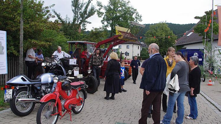 Zahlreiche "Schätzchen" gab es beim historischen Bulldog- und Motorradtreffen in Neuses zu bewundern.