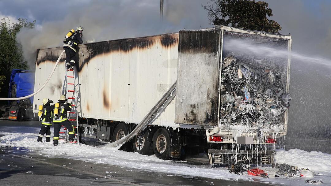 Schwabach: Lkw brannte auf A6