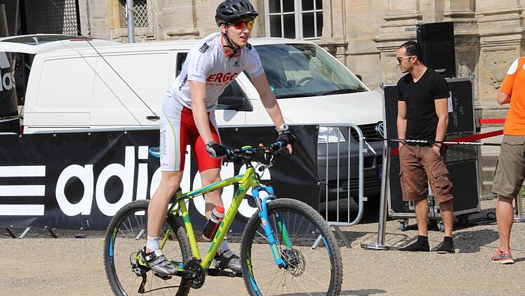 Biker hielten die Strecke frei. Foto: Ronald Rinklef