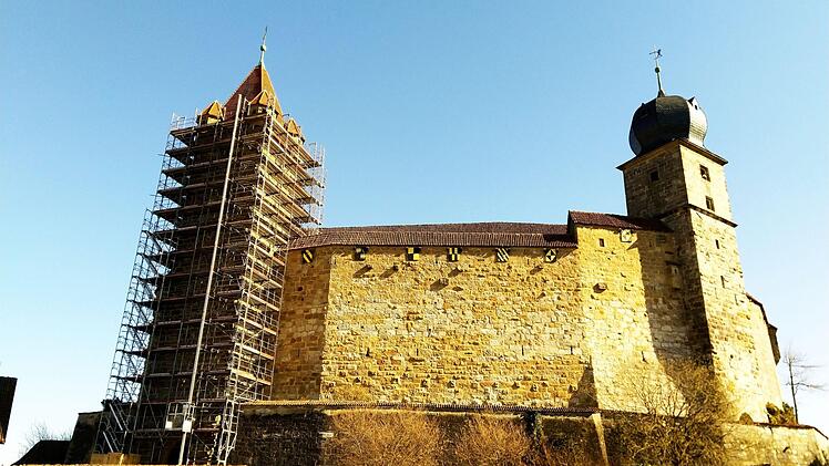 Der eingerüstete Rote Turm der Veste CoburgJochen Berger