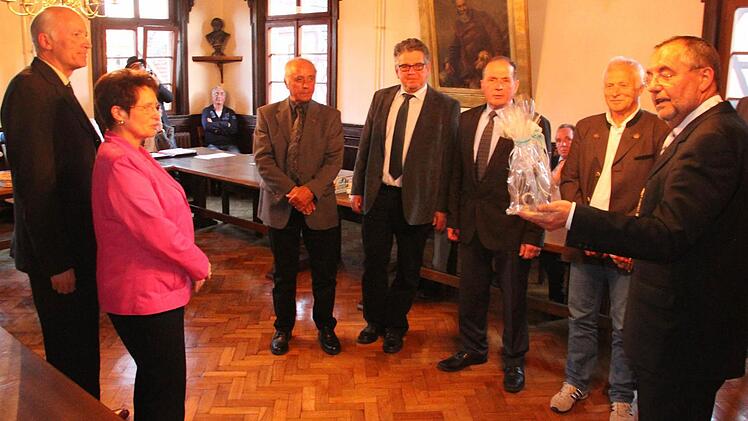 Verabscheidung der scheidenden Räte im Rathaussaal