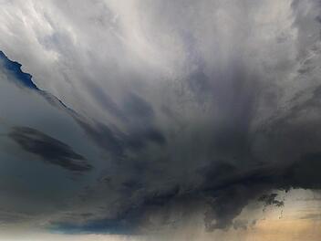 Der April wird auch zum Ende kaum sch&ouml;ner - aus S&uuml;dbayern dr&auml;ngt Regen nach Franken. Hoffnungen macht der Sonntag - und vielleicht der 1. Mai. Foto: Nicolas Armer/dpa