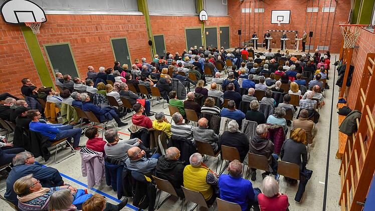 Volles Haus in der TurnhalleFoto: Ronald Rinklef