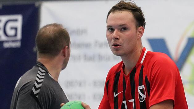 Simon Dietrich vom FC Bad Brückenau darf wieder Handball spielen. Die Frage ist, wie lange. Foto: Sebastian Schmitt