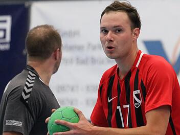 Simon Dietrich vom FC Bad Brückenau darf wieder Handball spielen. Die Frage ist, wie lange. Foto: Sebastian Schmitt