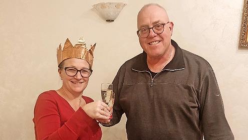 K&ouml;nigin 2026, Wirtin Helena Garrubba, und Vorsitzender Manfred Reu&szlig;