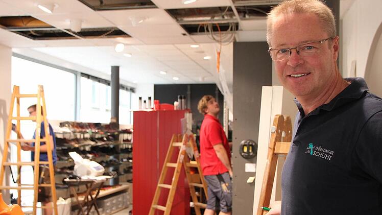 Trotzdem nach vorne blicken: Adolf Dörflinger gibt seine Filiale in der Ludwigstraße auf und vergrößert sein Geschäft im Stammhaus. An der Entscheidung des Stadtrats zur Fußgängerzone übt er Kritik. Foto: Ulrike Müller