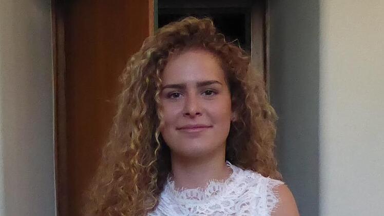 Marina Kiesel (M9c): Mir gefällt am Theater besonders gut, dass wir auch mit anderen Kindern in verschiedenem Alter zusammenarbeiten. Zuerst war ich in der Schreibgruppe und fand Theater ein bisschen spießig; es ist halt nicht so meins. Aber das hat sich jetzt alles etwas aufgelockert und auch mit der Frau Kautz und den anderen Profis macht es großen Spaß zusammenzuarbeiten.  Foto: Gerhild Ahnert