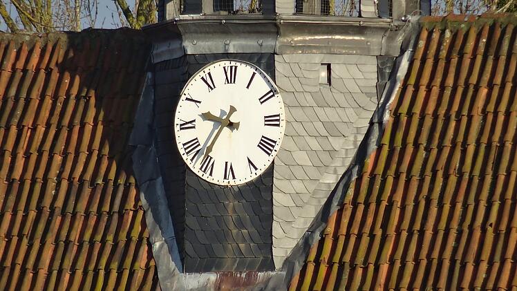 Uhr am Dachreiter der Heilig-Kreuz-Kirche in CoburgFoto: jochen Berger
