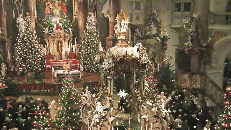 Die Basilika Vierzehnheiligen erstrahlt derzeit in weihnachtlichem Lichterglanz. Foto: Matthias Einwag