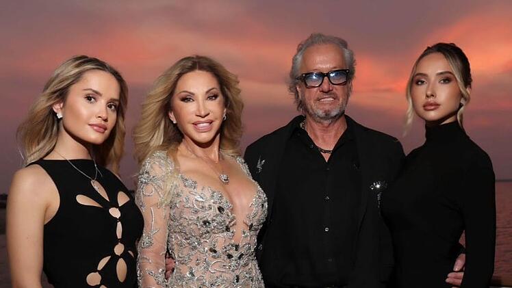 Seit 15 Jahren begleiten TV-Kameras den Alltag der Familie Geiss, von links: Davina, Carmen, Robert und Shania.