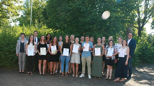 Die Berufsschule Bad Kissingen hat ihre Sommerabsolventen verabschiedet. Unser Foto zeigt die Absolventen der Berufsschule mit einer Note von 1,5 oder besser.Winfried Behringer