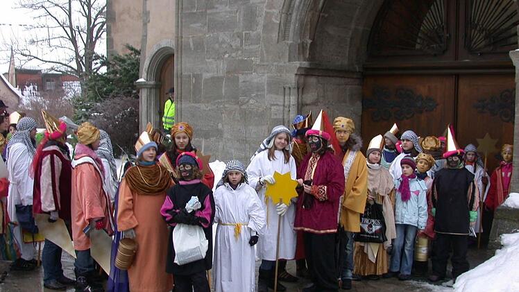 Am 6. Januar 2016 sollen wieder Sternsinger durch Münnerstadt ziehen. Foto: Archiv/Hubert Breitenbach