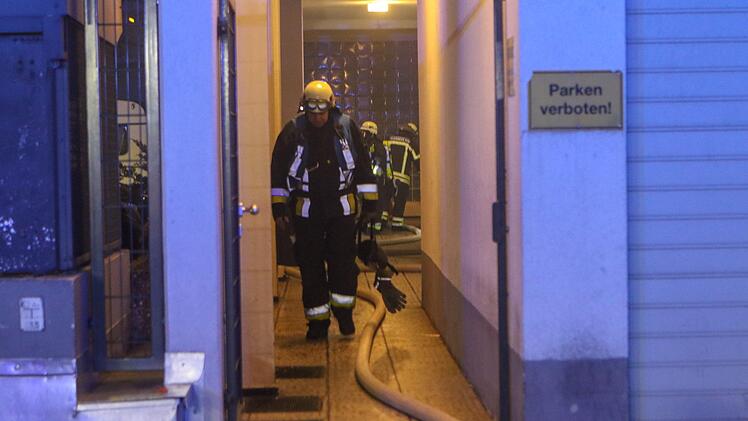 Ein ausgedehnter Kellerbrand beschäftigte die Einsatzkräfte in Nürnberg. Foto: NEWS5 / Friedrich