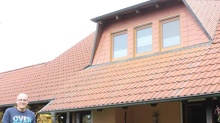 Die Dachfläche auf seinem Haus möchte Rudolf Oppel künftig zur Stromerzeugung mittels Photovoltaik nutzen. Foto: Ramona Popp