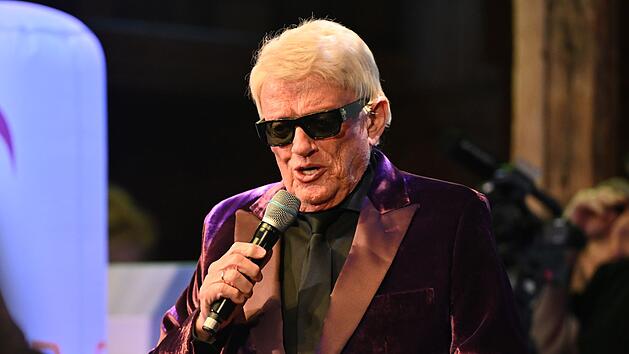 Heino ist neuerdings Ballermann-Star, und das bleibt künftig auch. Seinen Vertrag mit der Party-Disko "Bierkönig" hat der Schlagersänger um mehrere Jahre verlängert.