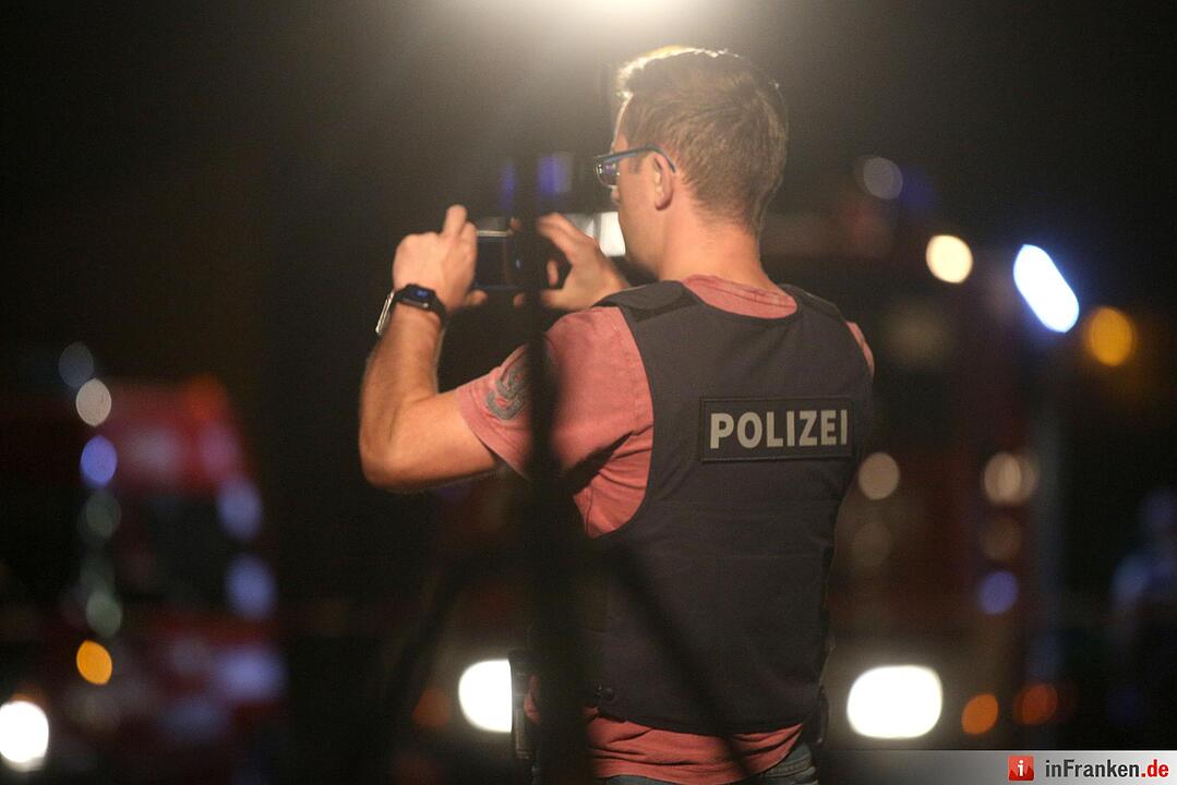 Unbekannte sprengen Geldautomat im Kreis Schweinfurt – Großfahndung läuft
