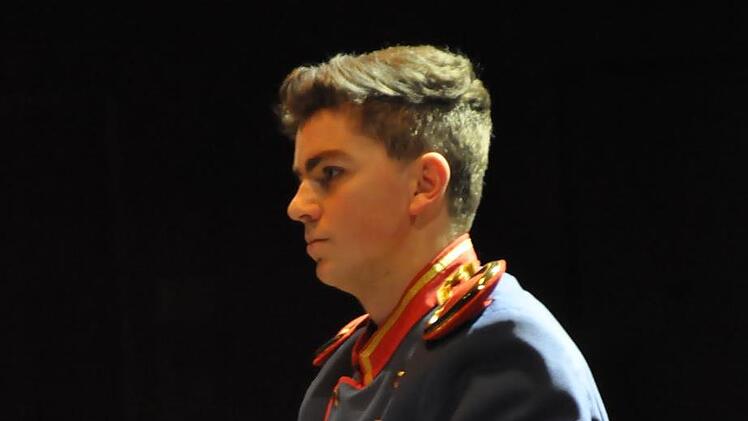 Beim Sketch: Fabian Rottenberger als Dirigent. Foto: Peter Klopf