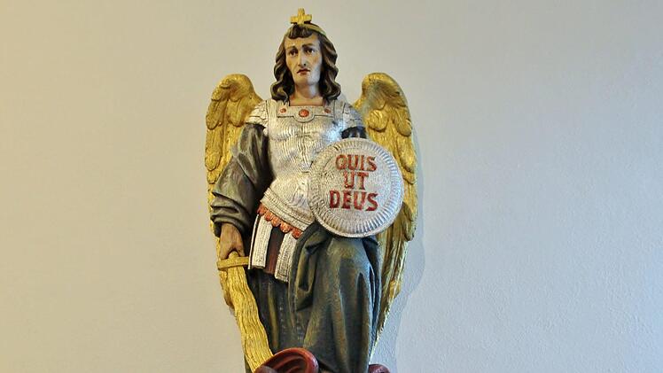 Kirchenpatron St. Michael an seinem neuen Platz.