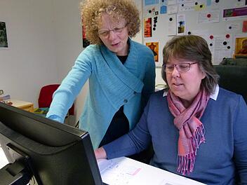 Ansprechpartnerinnen für die Online-Exerzitien sind Pfarrerin DorisOtminghaus (links) und Pastoralreferentin Susanne Grimmer. Marion Krüger-Hundrup