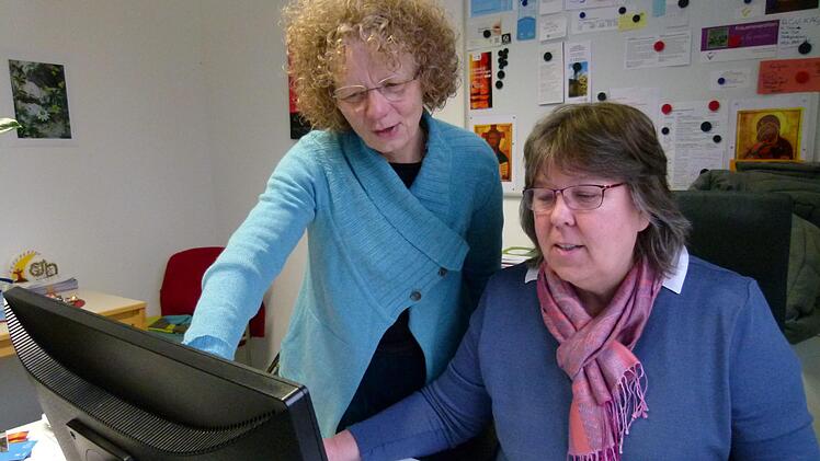 Ansprechpartnerinnen für die Online-Exerzitien sind Pfarrerin DorisOtminghaus (links) und Pastoralreferentin Susanne Grimmer. Marion Krüger-Hundrup