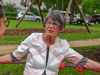 Christel Klötzscher und viele weitere Helfer engagieren sich für die Verschönerung der Meedensdorfer Ortsmitte.Ronald Rinklef