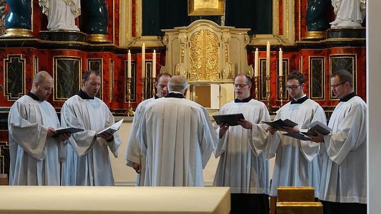 Altarweihe auf dem Volkersberg durch Bischof Friedhelm Hofmann am 2. Oktober 2016 Foto: Marion Eckert