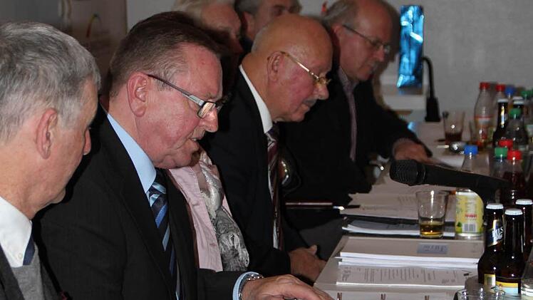 ... und in die Riege des Vorstands und Aufsichtsrates. Foto: Ulrike Müller