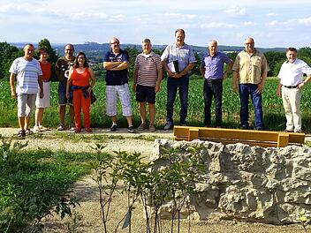 Nach der Sanierung der "Römhilds Ruh" bieten sich dort dem Wanderer eine Erholung für den Körper und ein herrlicher Ausblick. Foto: Norbert Karbach