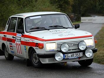 Der Nüdlinger Thomas Dögel und sein Beifahrer Sven Greger brachten einen Wartburg 353 an den Start. Beide wurden in der Retro-Wertung Vierte. Fotos: Karlheinz Franz
