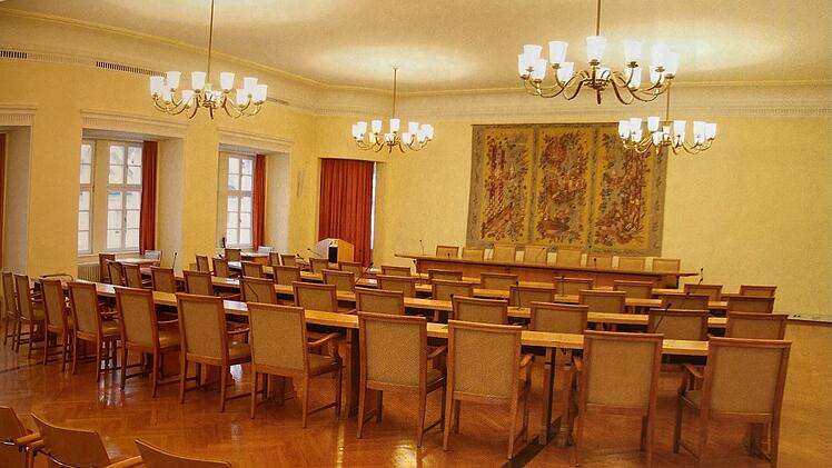 Hof: Stadtrat tagt wieder im gro&szlig;en Sitzungsaal - so sieht der Saal nach der Neugestaltung nun aus