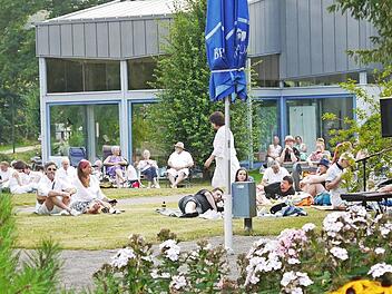 Bei der &bdquo;Nacht der Harmonie&ldquo; wird es ein Picknick in wei&szlig;er Kleidung geben.
