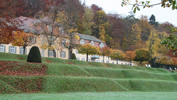 Und darum geht es: Idyllisch liegt der Fürstenhof im Staatsbad Brückenau.