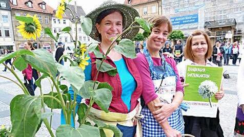 Ein Blickfang waren die drei ehrenamtlichen Damen vom "Bamberger Sortengarten e.V.": Marion Hartmann, Saskia Delbrügge und Inge Scheffler (v.l.).