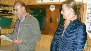 Bevor es "ernst" wurde trug Schirmherr Künzel mit einen Vortrag in Gedichtform vor, der gut ankam. Neben ihm seine Gattin Christina. Fotosd: wolfgang Dietz