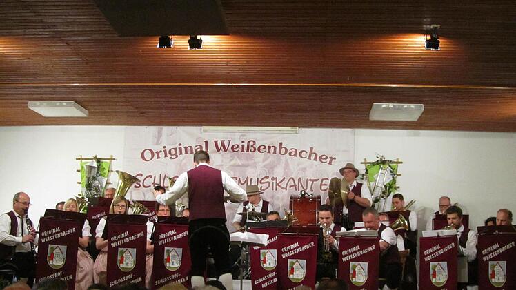 Die Original Weißenbacher Schloßhofmusikanten beim Konzert zum 25-jährigen Bestehen. Foto: Sebastian Vogt