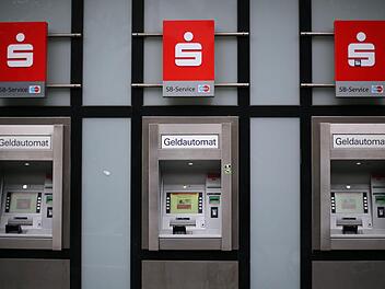 Für Privatkunden ist ein Verwahrentgelt aber nicht vorgesehen, so die Sparkasse Kulmbach-Kronach. Foto: Oliver Berg/dpa