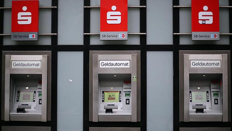 Für Privatkunden ist ein Verwahrentgelt aber nicht vorgesehen, so die Sparkasse Kulmbach-Kronach. Foto: Oliver Berg/dpa