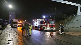 Wassermassen reißen Loch in Hafenbrücke - Frankenschnellweg in Nürnberg gesperrt