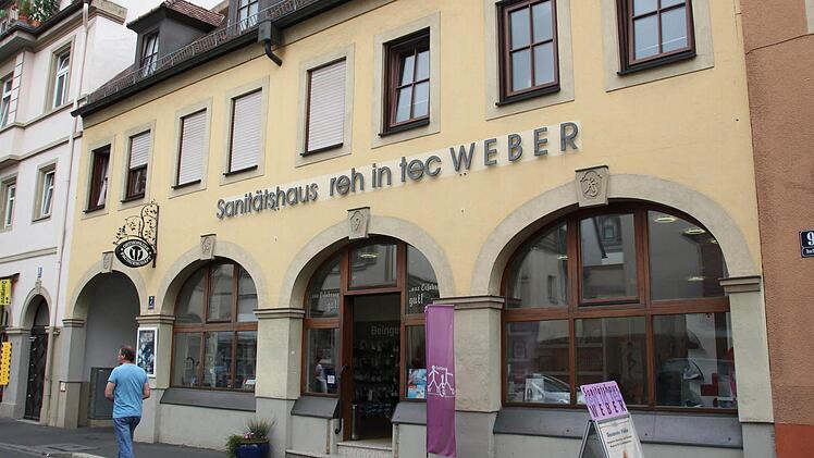 In diesem Haus in der Bachstraße in Bad Kissingen wurde am Sonntag, 6. Juli, eine 46-jährige Frau erstochen. Ihre 23-jährige Tochter hat inzwischen die Tat gestanden. Foto: Carmen Schmitt