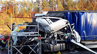 Lkw-Unfall auf der A9: Autobahn gesperrt