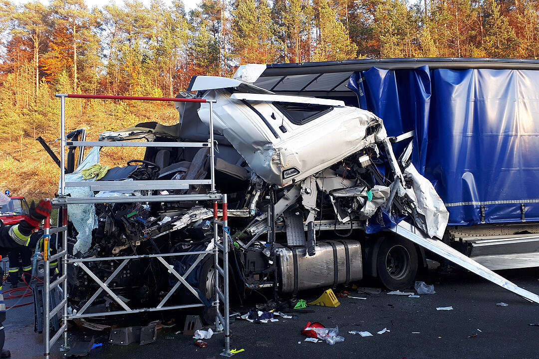 Lkw-Unfall auf der A9: Autobahn gesperrt