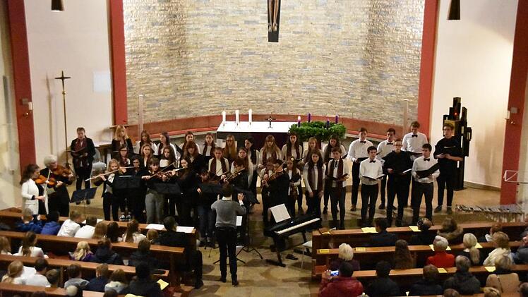 Großes Finale mit dem Schulchor und dem SchulorchesterUschi Prawitz