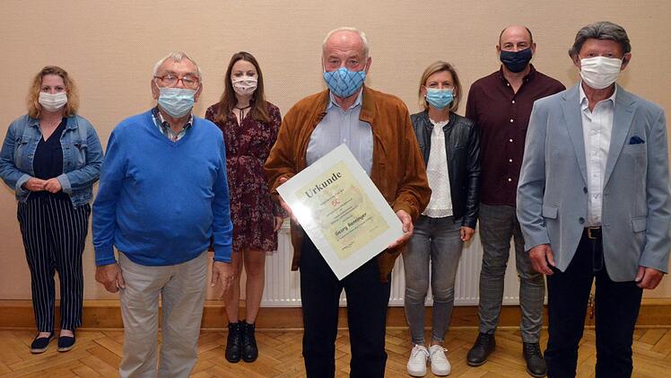 Treue Mitglieder wurden in der Jahreshauptversammlung geehrt: (von links) Julia Gensler, Ewald Kos, Caroline Bauer, Georg Renninger, Petra Scheit, Vorsitzender Matthias Bühner und Rudolf Kiesel. Foto: Peter Rauch