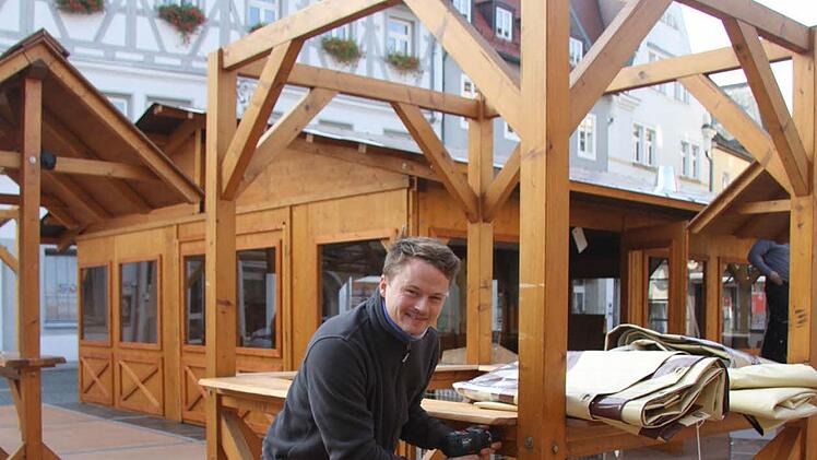 Beim Winterdorf wird es noch mehr überdachte Außenflächen geben. Neu sind auch Lounge-Möbel im Außenbereich, damit es so richtig gemütlich wird. Foto: Sonja Adam