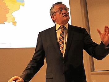 Günter Dippold bei seinem Vortrag Foto: Markus Häggberg